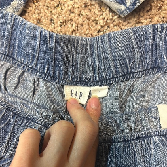 GAP Women's Shorts Lot of 2 Blue White Patterned Elastic Waist Casual - Picture 3 of 4